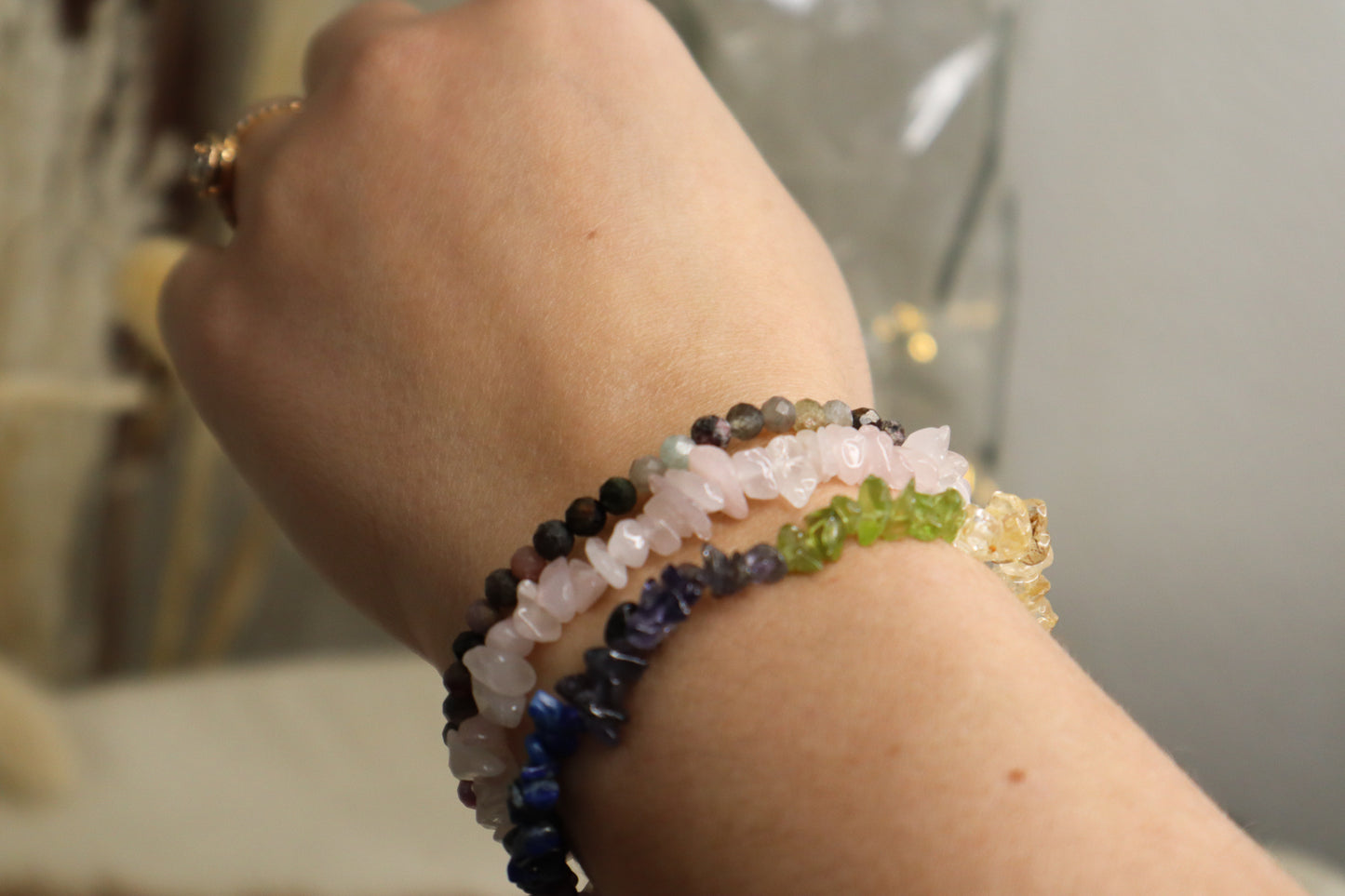 Bracelet de toutes les couleurs numéro trois en partant du haut.